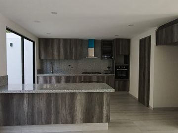 CASA EN VENTA EN LOMAS DE ANGELÓPOLIS