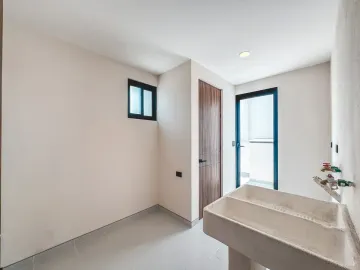 CASA EN VENTA CON SALA A DOBLE ALTURA EN LOMAS DE ANGELÓPOLIS III
