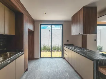 CASA EN VENTA CON SALA A DOBLE ALTURA EN LOMAS DE ANGELÓPOLIS III