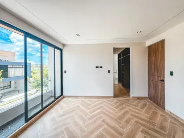 CASA EN VENTA CON SALA A DOBLE ALTURA EN LOMAS DE ANGELÓPOLIS III