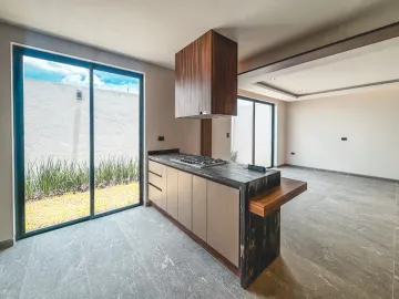 CASA EN VENTA CON SALA A DOBLE ALTURA EN LOMAS DE ANGELÓPOLIS III