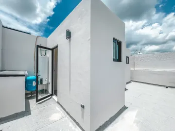 CASA EN VENTA CON SALA A DOBLE ALTURA EN LOMAS DE ANGELÓPOLIS III