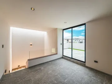 CASA EN VENTA CON SALA A DOBLE ALTURA EN LOMAS DE ANGELÓPOLIS III