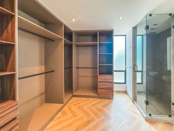 CASA EN VENTA CON SALA A DOBLE ALTURA EN LOMAS DE ANGELÓPOLIS III