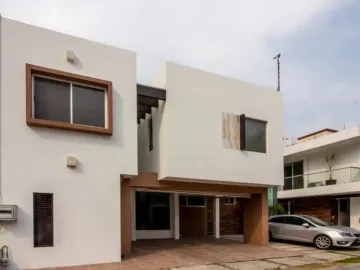 Casa en Lomas de Angelópolis I, Fracc Valle Real , en Venta $4,490,000 a unos pasos de Chedraui