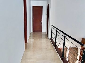 DIJUAL RUMAH GRAHA FAMILI 4KT 2LT SEMI FURNISH MARMER HOMY TERAWAT
