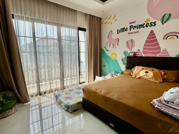 DIJUAL RUMAH AMERICAN CLASSIC MODERN 3LT 4KT CITRALAND SEMI FURNISH