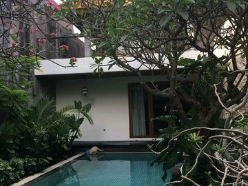 Dijual Rumah Villa Grand Sungkono 512 m2 Dukuh Kupang Barat with Pool