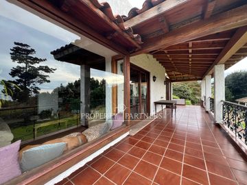 Exclusiva propiedad con vista panorámica al mar y humedal – Santo Domingo