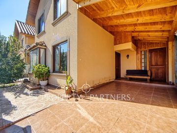 Casa en Venta en Condominio de Peñalolén