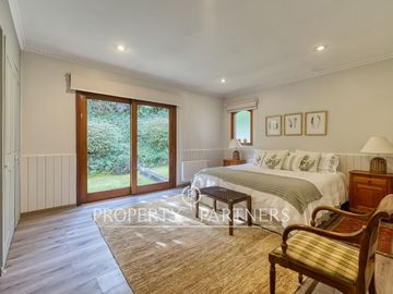 Excelente casa  con gran jardín en Huinganal