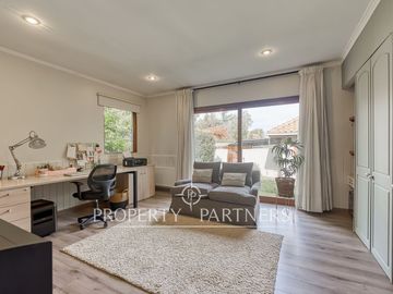 Excelente casa  con gran jardín en Huinganal