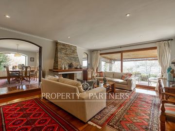 Excelente casa  con gran jardín en Huinganal