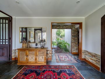 Excelente casa  con gran jardín en Huinganal