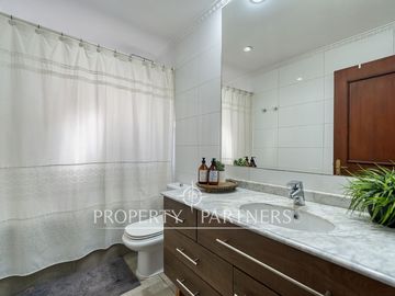 Excelente casa  con gran jardín en Huinganal