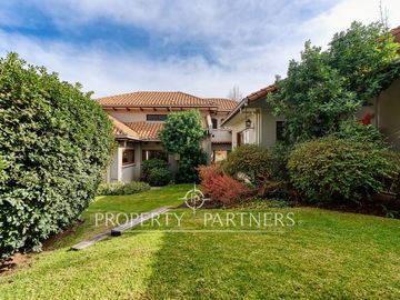 Excelente casa  con gran jardín en Huinganal