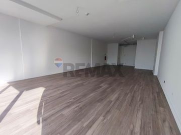 OFICINA NUEVA A PASOS DE LA MUNICIPALIDAD