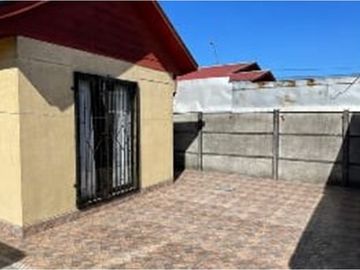 ¡Casa en Coronel: Tranquilidad y Comodidad!