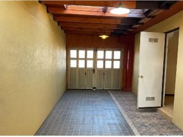 ¡Casa en Coronel: Tranquilidad y Comodidad!