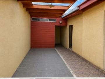 ¡Casa en Coronel: Tranquilidad y Comodidad!
