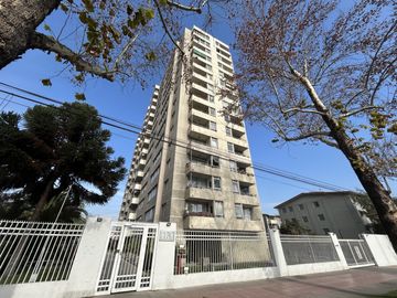 Fernandez Albano 161, La Cisterna; Metro El Parrón