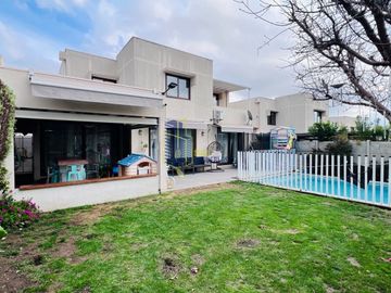 CALLE EL EMBALSE CON CONSISTORIAL