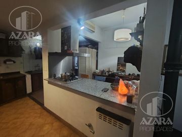 Casa 4 ambientes sobre lote de 10 x 30  con psiscina en Venta
