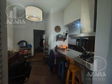 Casa 4 ambientes sobre lote de 10 x 30  con psiscina en Venta