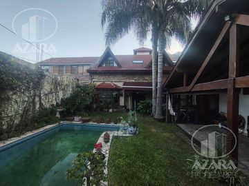 Casa 4 ambientes sobre lote de 10 x 30  con psiscina en Venta