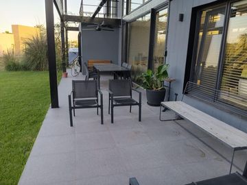 Casa de 4 ambientes en Alquiler Anual en Medal Country Club, Pilar. GBA Norte