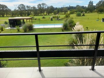 Casa de 4 ambientes en Alquiler Anual en Medal Country Club, Pilar. GBA Norte