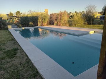 Casa de 4 ambientes en Alquiler Anual en Medal Country Club, Pilar. GBA Norte