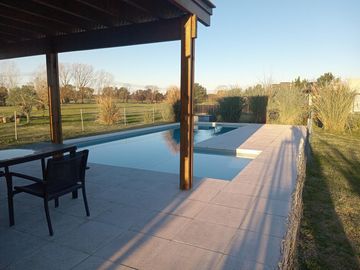Casa de 4 ambientes en Alquiler Anual en Medal Country Club, Pilar. GBA Norte