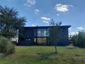 Casa de 4 ambientes en Alquiler Anual en Medal Country Club, Pilar. GBA Norte