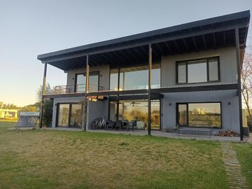 Casa de 4 ambientes en Alquiler Anual en Medal Country Club, Pilar. GBA Norte