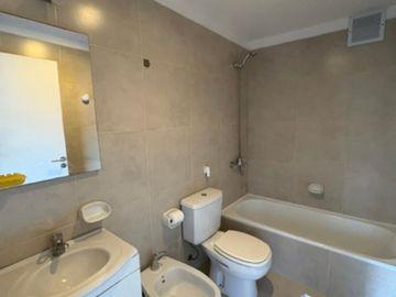 Divino 3 Amb Fte Gr Balcon corr Todo Fte Coc Lav Ind 3 Añ Blvd Mendoza, sbte AP Prof