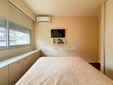 Venta Departamento 3 ambientes con Balcon al frente, Lavadero y Toilette en Recoleta