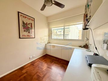 Venta Departamento 3 ambientes con Balcon al frente, Lavadero y Toilette en Recoleta