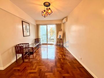 Venta Departamento 3 ambientes con Balcon al frente, Lavadero y Toilette en Recoleta