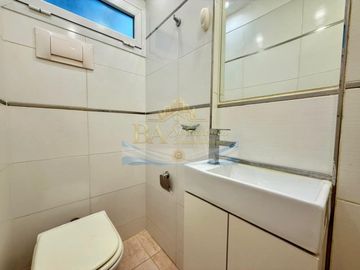 Venta Departamento 3 ambientes con Balcon al frente, Lavadero y Toilette en Recoleta