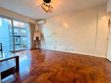Venta Departamento 3 ambientes con Balcon al frente, Lavadero y Toilette en Recoleta
