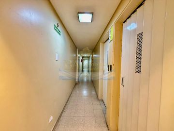 Venta Departamento 3 ambientes con Balcon al frente, Lavadero y Toilette en Recoleta