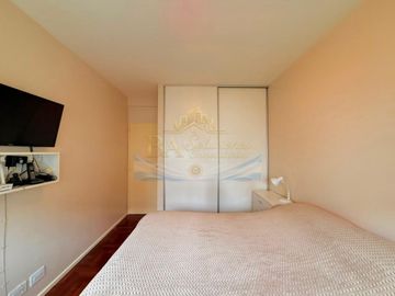 Venta Departamento 3 ambientes con Balcon al frente, Lavadero y Toilette en Recoleta
