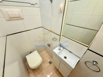 Venta Departamento 3 ambientes con Balcon al frente, Lavadero y Toilette en Recoleta