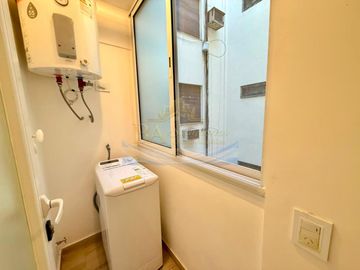 Venta Departamento 3 ambientes con Balcon al frente, Lavadero y Toilette en Recoleta
