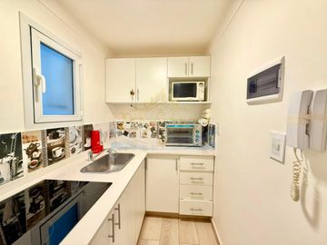 Venta Departamento 3 ambientes con Balcon al frente, Lavadero y Toilette en Recoleta