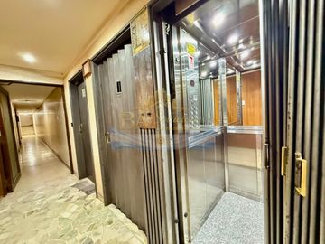 Venta Departamento 3 ambientes con Balcon al frente, Lavadero y Toilette en Recoleta