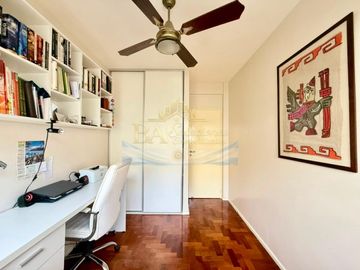 Venta Departamento 3 ambientes con Balcon al frente, Lavadero y Toilette en Recoleta