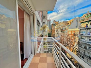 Venta Departamento 3 ambientes con Balcon al frente, Lavadero y Toilette en Recoleta