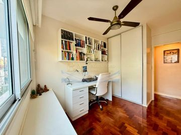 Venta Departamento 3 ambientes con Balcon al frente, Lavadero y Toilette en Recoleta